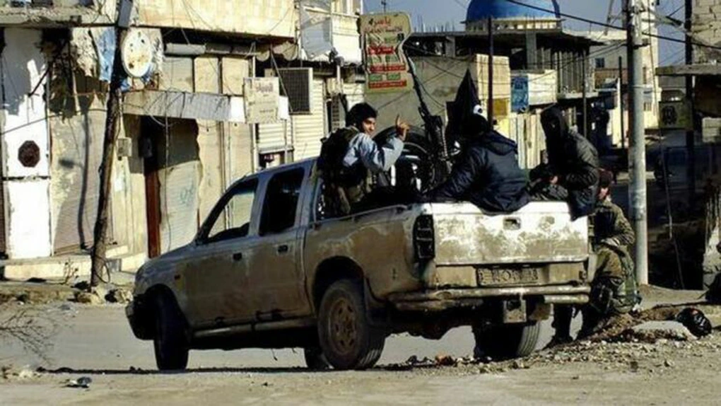 Sirienii înfometaţi i-au atacat pe rebelii islamişti pentru le lua alimentele, lângă Damasc