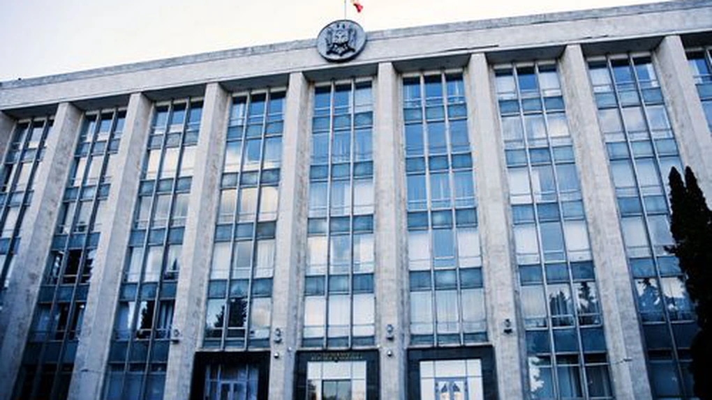 Guvernul de la Chişinău îşi asumă politica bugetar-fiscală pe anul 2015 prin ordonanţă de urgenţă