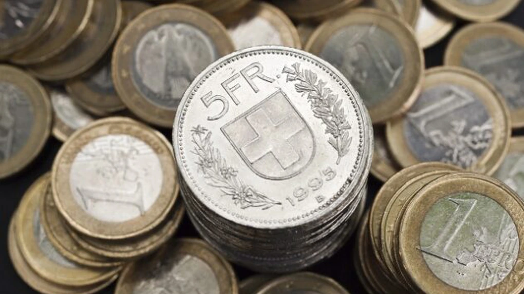 Francul elveţian se depreciază până la 4,15 lei. Euro a rămas la 4,40 lei