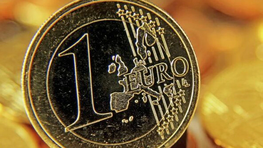 Euro a scăzut faţă de dolar la cel mai redus nivel din ultimii 11 ani