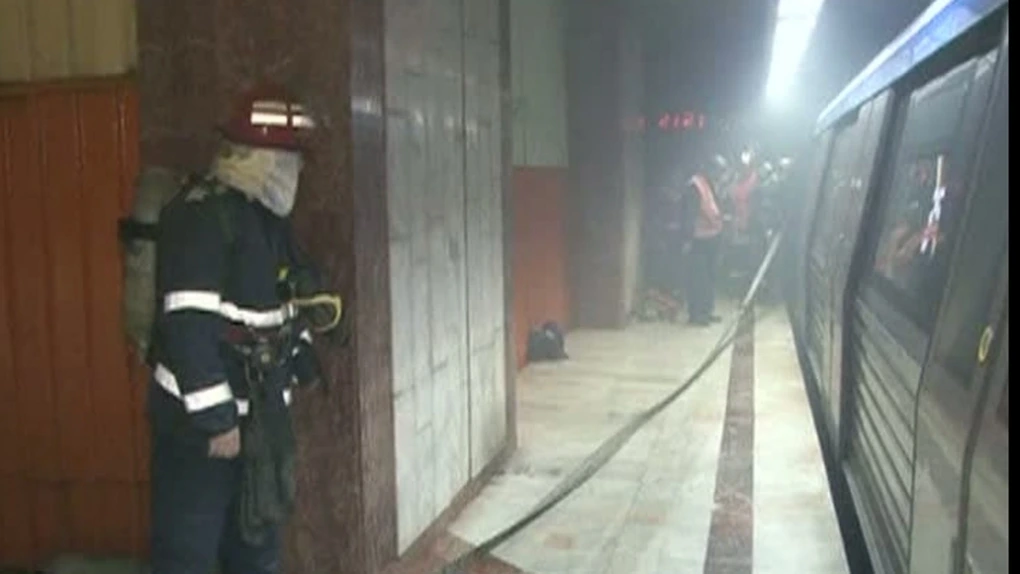 Incendiu la metrou, la Tineretului. Călătorii au fost evacuaţi