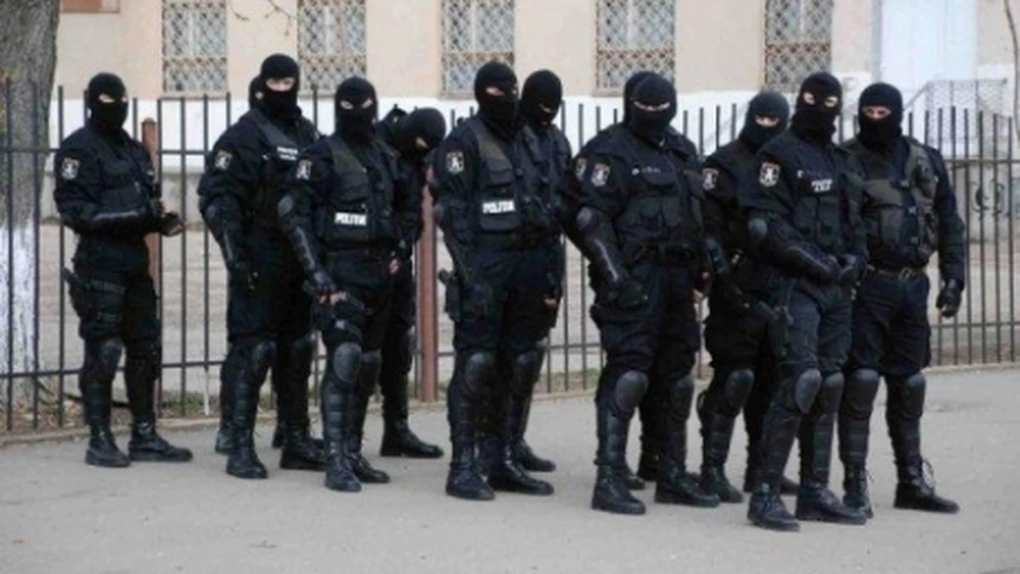 Poliţia: Percheziţii în Bucureşti şi Ilfov într-un dosar de evaziune şi spălare de bani cu prejudiciu de 100 mil. dolari