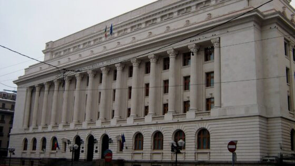 Olteanu, BNR: Riscul pe care băncile şi-l asumă prin rigiditate este intervenţia legislativă