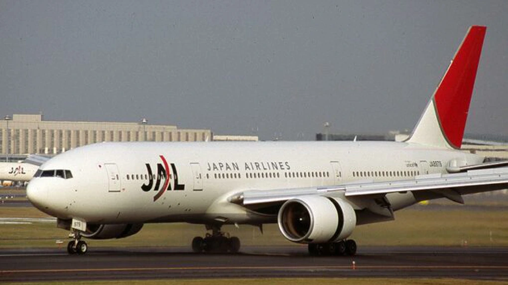 Un avion al companiei Japan Airlines a aterizat de urgenţă la Tokyo după oprirea unui motor
