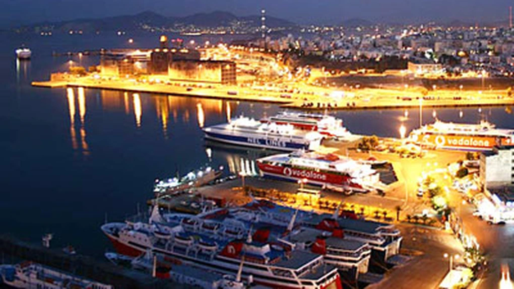 Grecia vrea să vândă participaţii majoritare la patru porturi - Reuters
