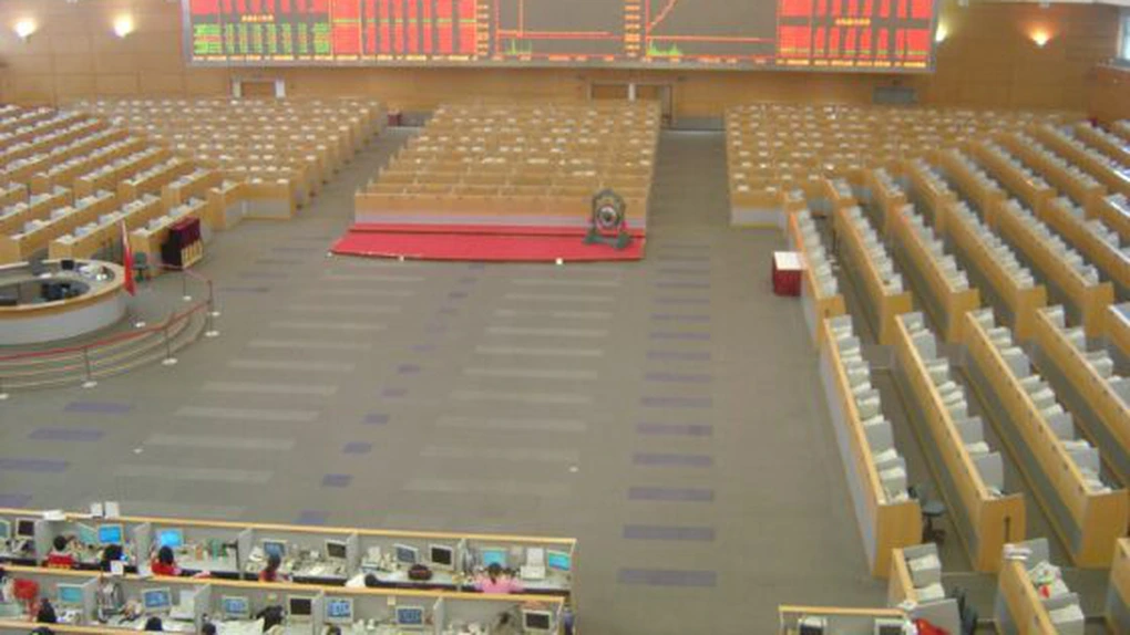 Bursele din China au fost închise după o nouă cădere de 7%