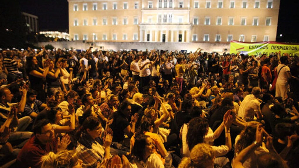 Mii de persoane manifestează paşnic la Atena contra noului plan de ajutor