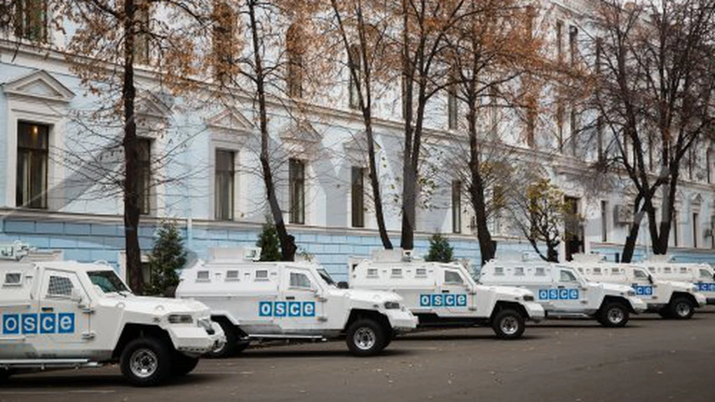 Ucraina: Patru vehicule blindate ale OSCE incendiate la Doneţk