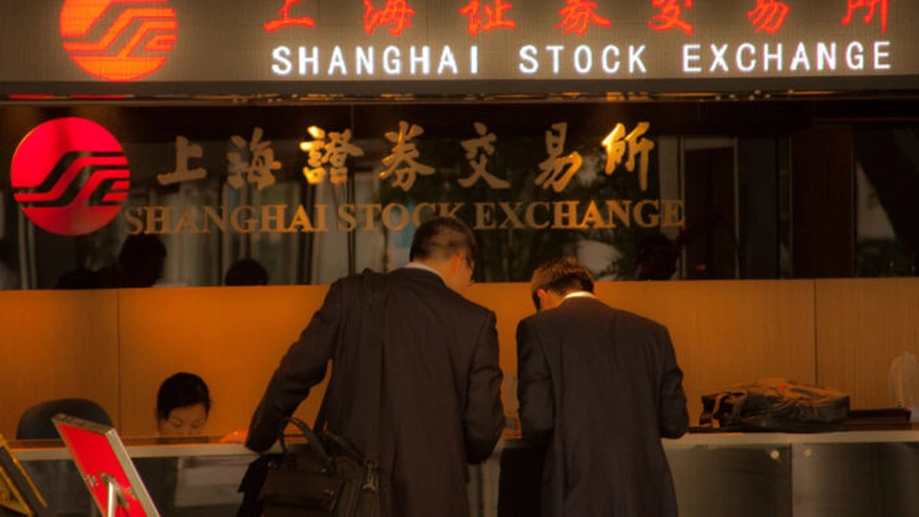 Criza din China: Banca Centrală injectează 67 mld. dolari în sistemul financiar. Bursa din Shanghai scade cu peste 6%
