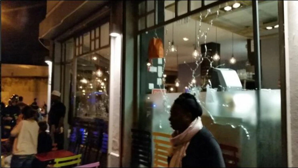 O femeie-kamikaze s-a aruncat în aer la Paris în timpul acţiunii anti-teroriste. Trei morţi
