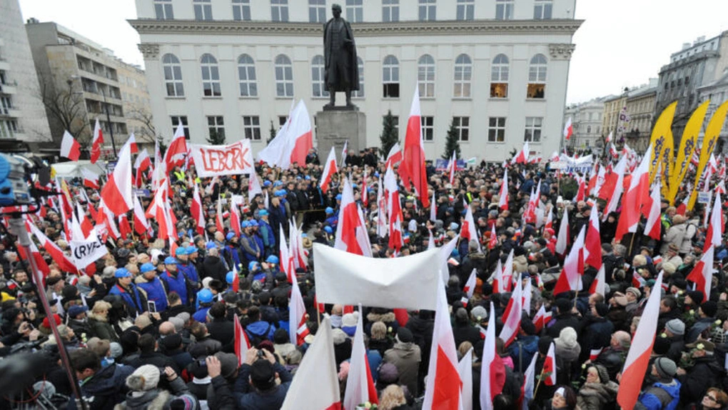 Proteste în Polonia: Opoziţia organizează noi manifestaţii împotriva guvernului conservator eurosceptic