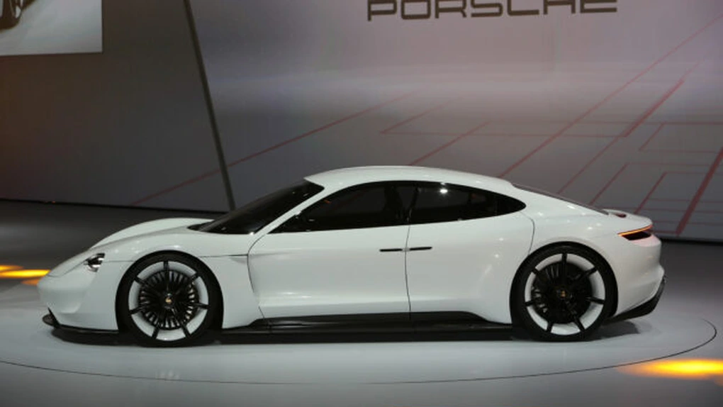 Angajaţii Porsche renunţă la creşterile salariale, pentru a asigura producţia vehicului electric Mission E