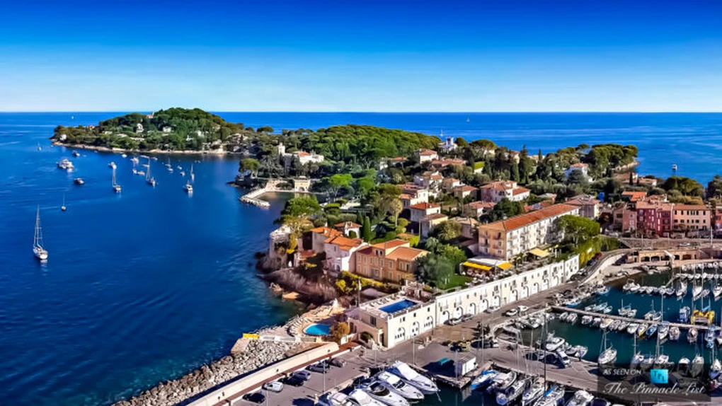 Campari a cumpărat Grand Marnier, într-o tranzacţie de 684 milioane de euro care include o vilă istorică pe Coasta de Azur