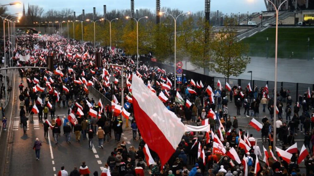 Comisia Europeană a lansat procedura de sancţionare a Poloniei din cauza subminării independenţei justiţiei