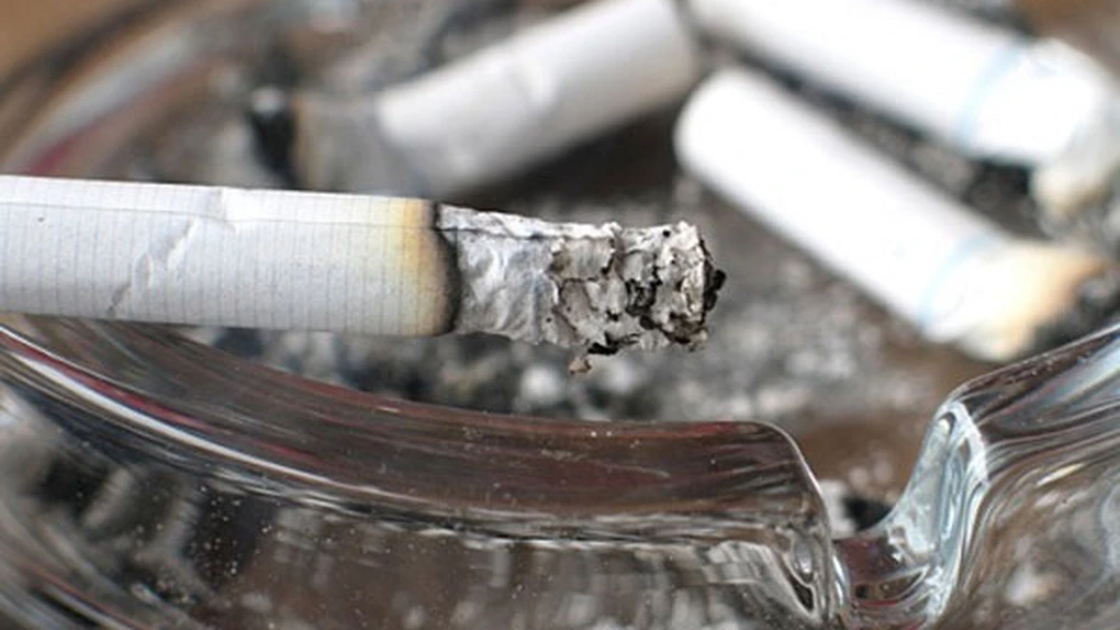 Legea antifumat se modifică în comisii la Senat: Fumatul va fi posibil la terase şi în camere special amenajate