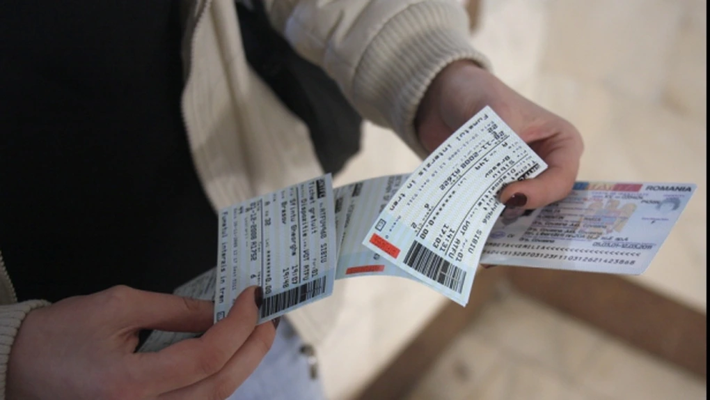 Elevii şi studenţii ar putea să cumpere bilete de tren reduse direct cu carnetul