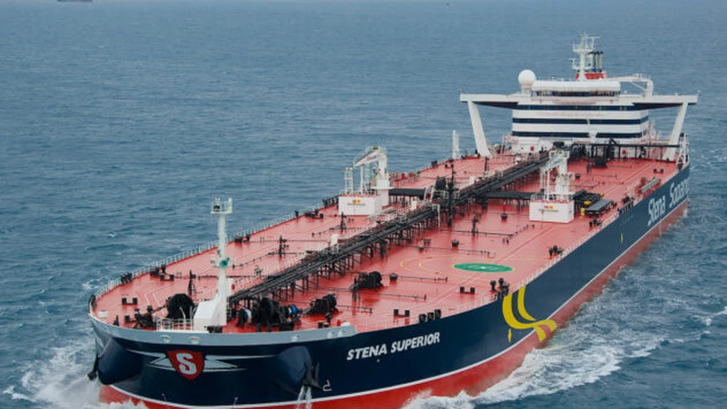 Traderii de petrol se împrumută de la bănci pentru a stoca ţiţei pe nave