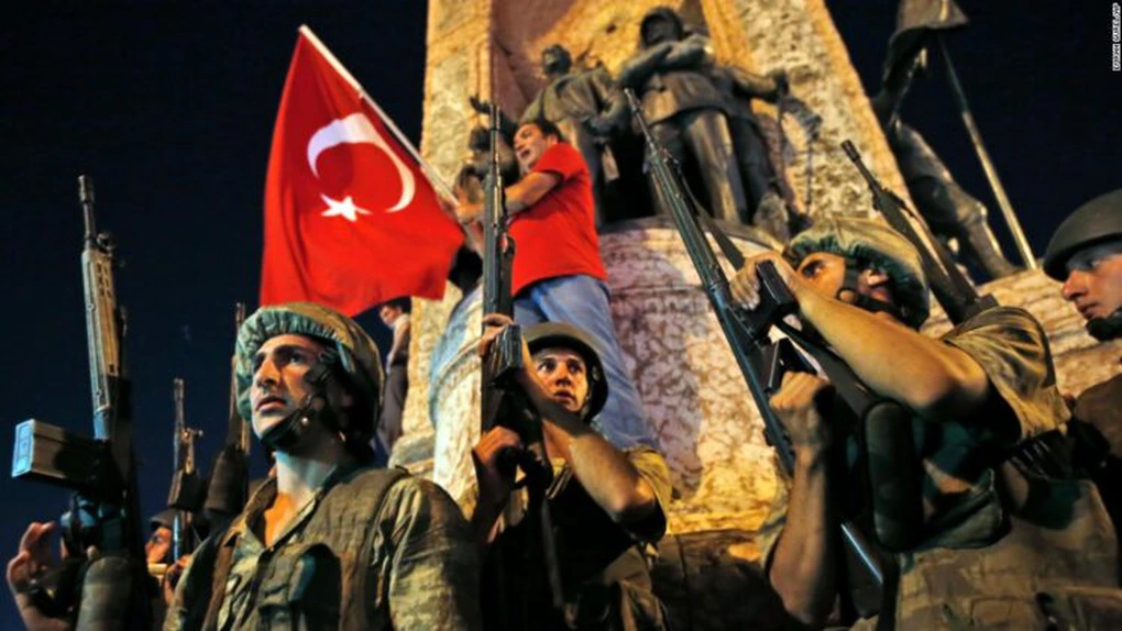 Serviciile secrete turce au fost infiltrate masiv de reţeaua lui Gulen (ministrul turc de interne)