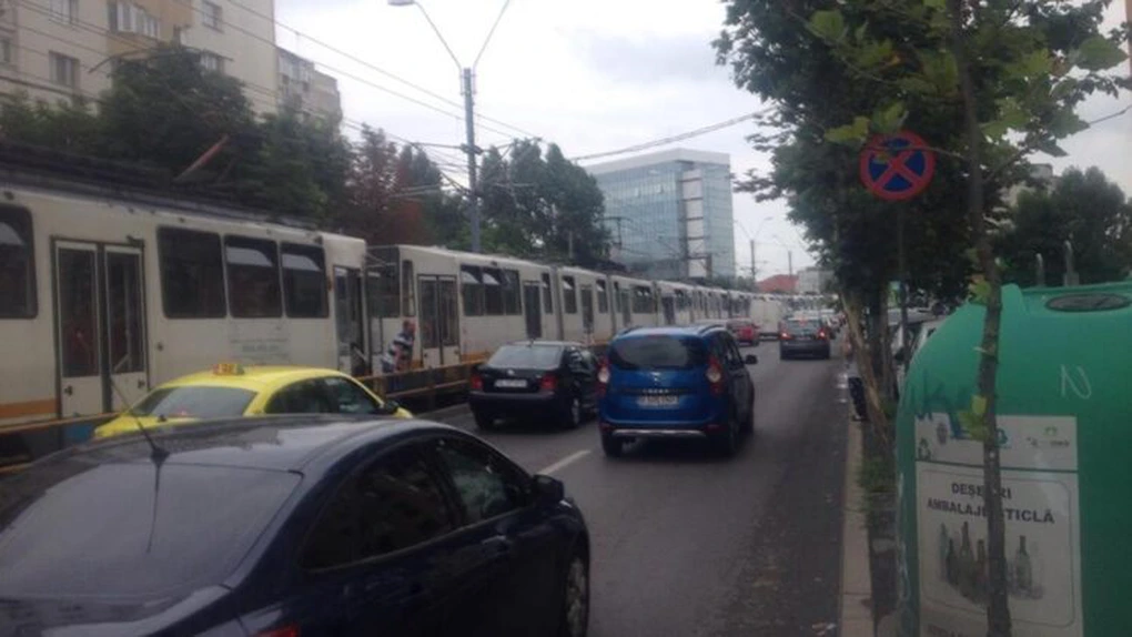 UPDATE Circulaţia tramvaielor liniei 41, blocată pe sensul spre Ghencea a fost reluată după 90 de minute de blocaj