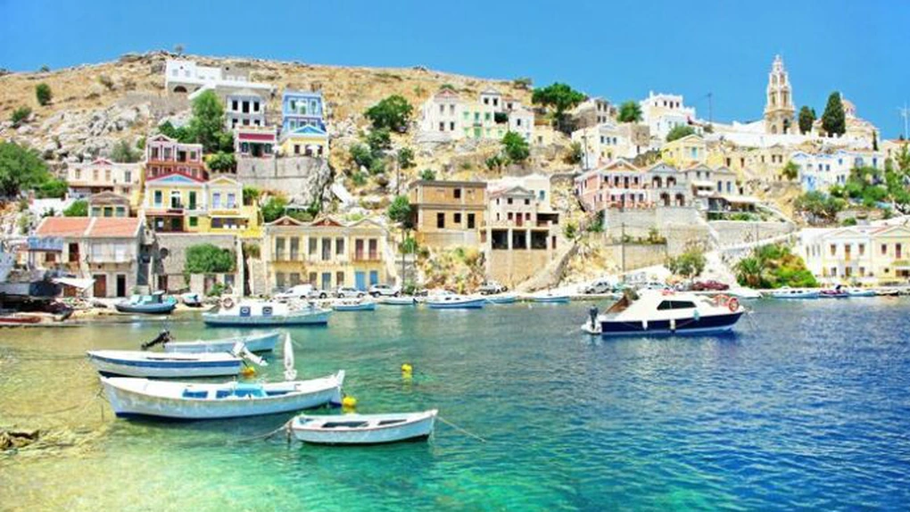 Hotelierii din Grecia aşteaptă anul acesta 700.000 de turişti români, la jumătate faţă de un sezon normal
