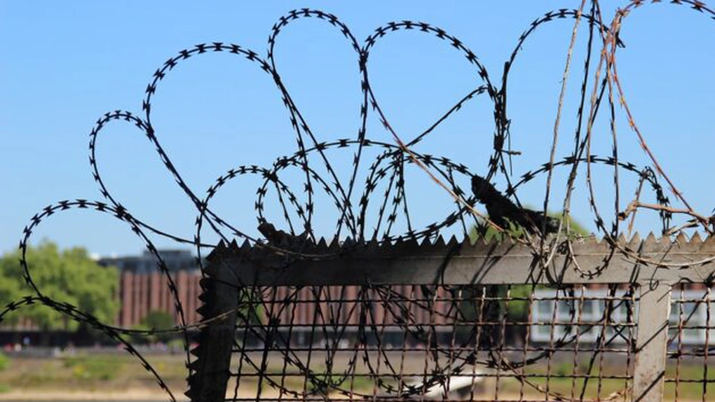Şeful CEDO recomandă României să rezolve problema închisorilor cu pedepse reduse şi arest la domiciliu