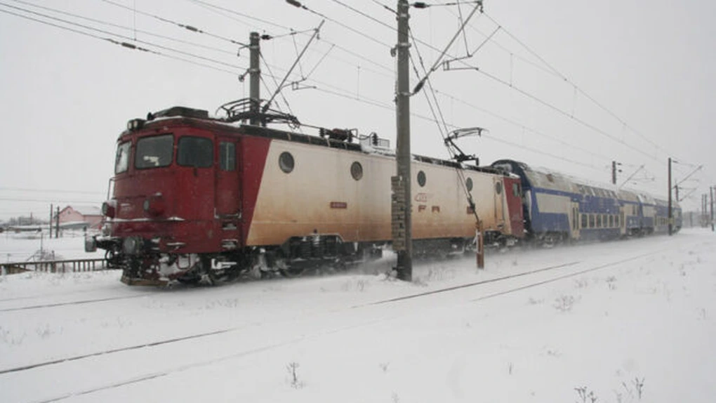 CFR: Trenurile înregistrează întârzieri de 20-30 de minute în zonele unde temperaturile scăzute au produs fisuri în şină