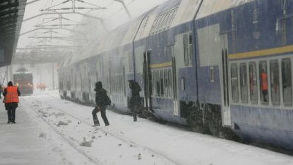 Mai multe trenuri înregistrează întârzieri din cauza condiţiilor meteo nefavorabile din vestul ţării