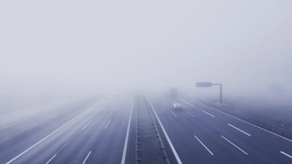 Ceaţa este semnalată duminică dimineaţă în 13 judeţe şi pe autostrăzile A1, A2, A3, anunţă Centrul Infotrafic al Poliţiei Române
