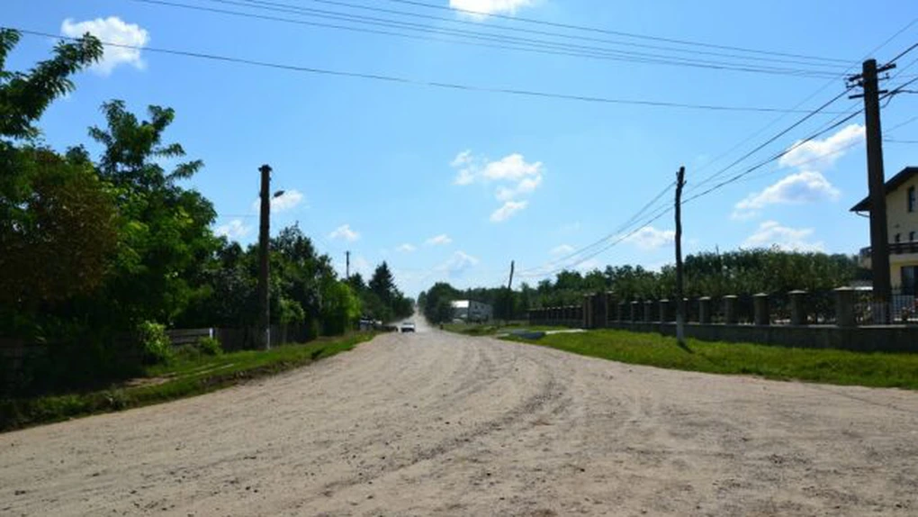 Ministerul Transporturilor vrea să demareze în august licitaţia pentru asfaltarea singurului drum naţional de pământ din România
