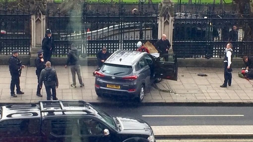 Atac la Londra: 5 morţi, printre care atacatorul şi un poliţist, circa 40 de răniţi, dintre care doi români