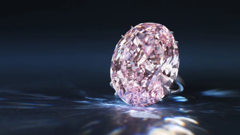 Faimosul diamant roz 'Pink Star', vândut la licitaţie pentru suma record de 71,2 de milioane de dolari