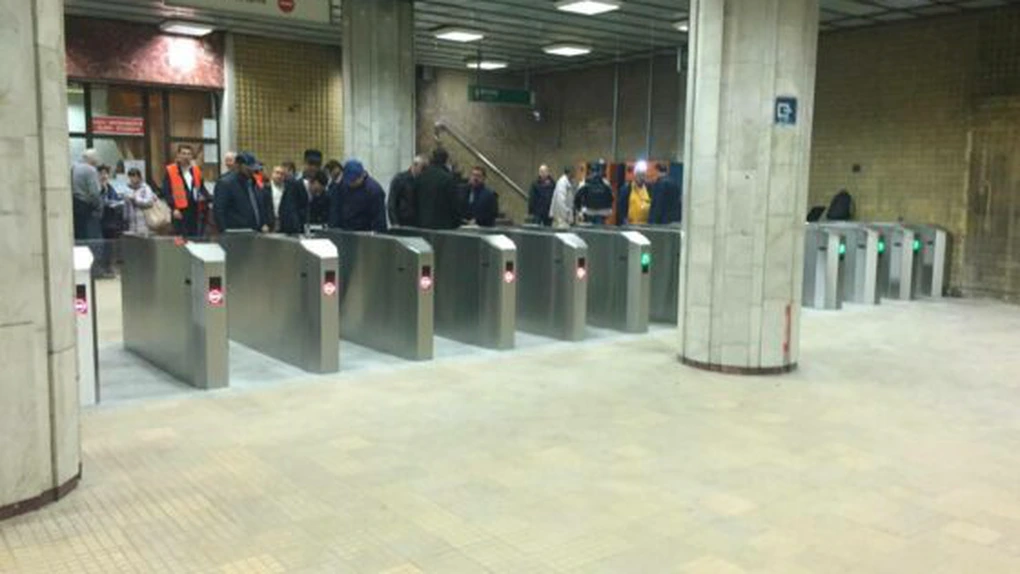 Problemă la noul sistem de acces la metrou: cartelele trebuie introduse invers
