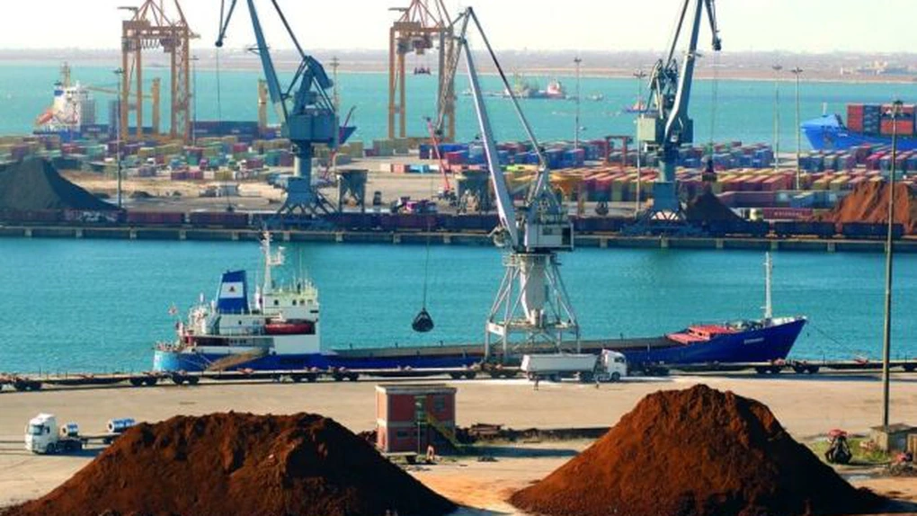 Grecia obţine aproape 232 de milioane de euro din vânzarea portului Salonic