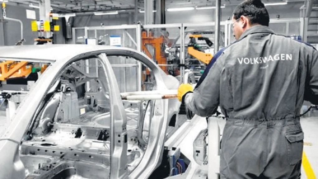 Volkswagen ar putea renunţa la 7.000 de angajaţi pentru a realiza economii anuale de 5,9 miliarde de euro