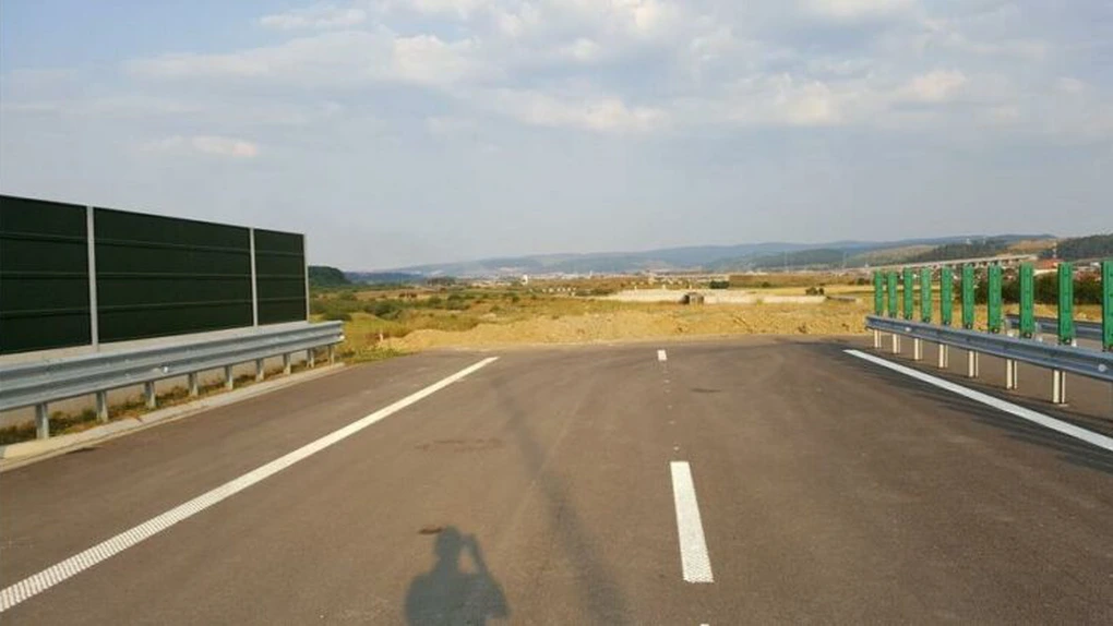 Autostrada care se opreşte în câmp: tronsonul Gilău – Nădăşelu este aproape gata, dar ar putea fi deschis circulaţiei abia în 2018 FOTO