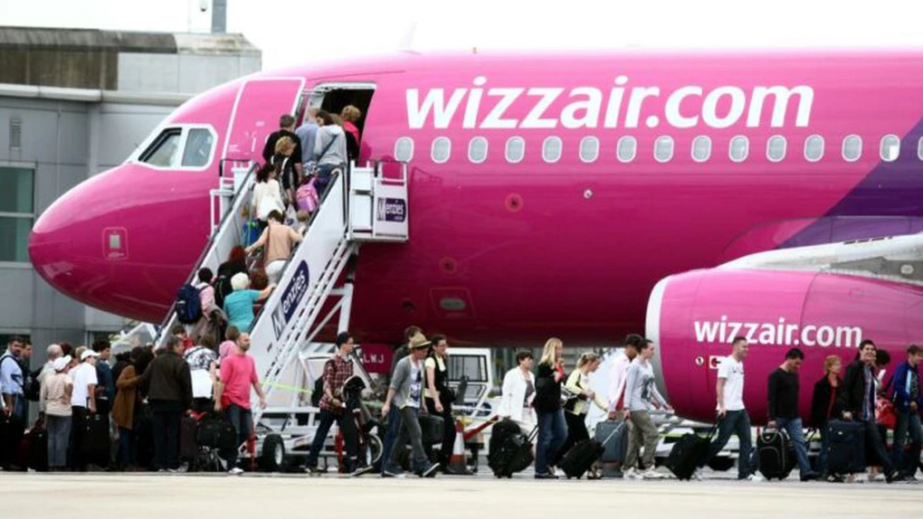 După 5 ani, Wizz Air renunţă să taxeze bagajele mari de cabină. Pasagerii care au plătit deja taxa primesc toţi banii înapoi, plus un bonus