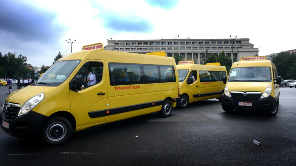 Primăriile din ţară angajează şoferi pentru microbuze abia după începerea anului şcolar