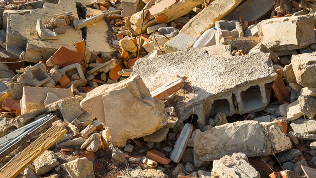 UE ar putea economisi 7,5 miliarde euro anual dacă s-ar îmbunătăţi utilizarea deşeurilor din construcţii