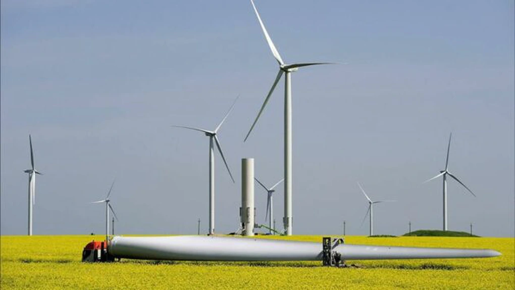Situaţie rară în sectorul energetic: turbinele eoliene consumă electricitate luni dimineaţă, în loc să producă