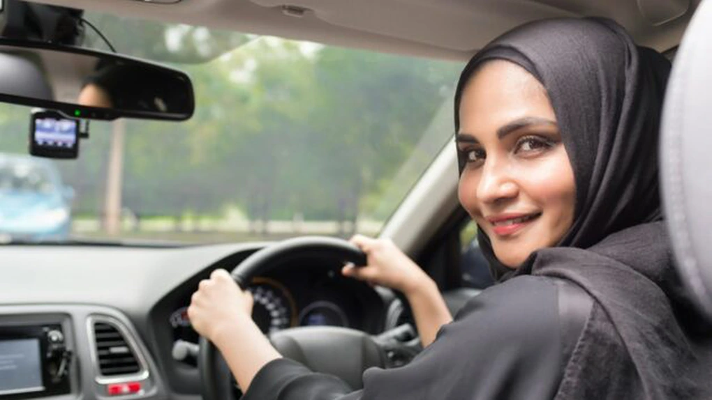 Arabia Saudită: Interdicţia de a conduce o maşină, impusă de zeci de ani femeilor, a fost ridicată