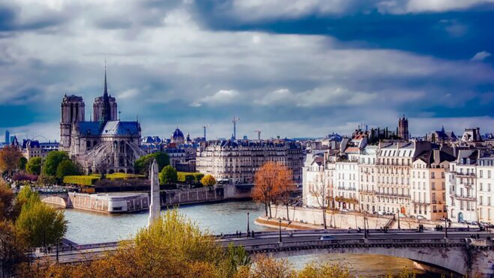 Ecologiştii blochează sedii ale multinaţionalelor franceze la Paris