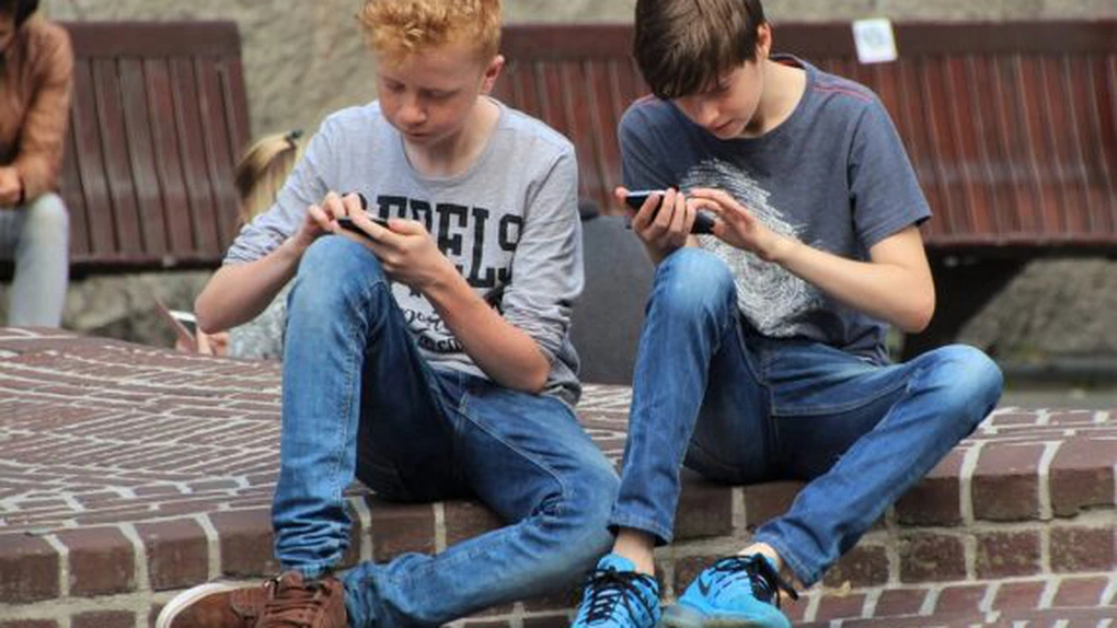 Guvernul vrea să introducă internet wireless în 4.500 de şcoli