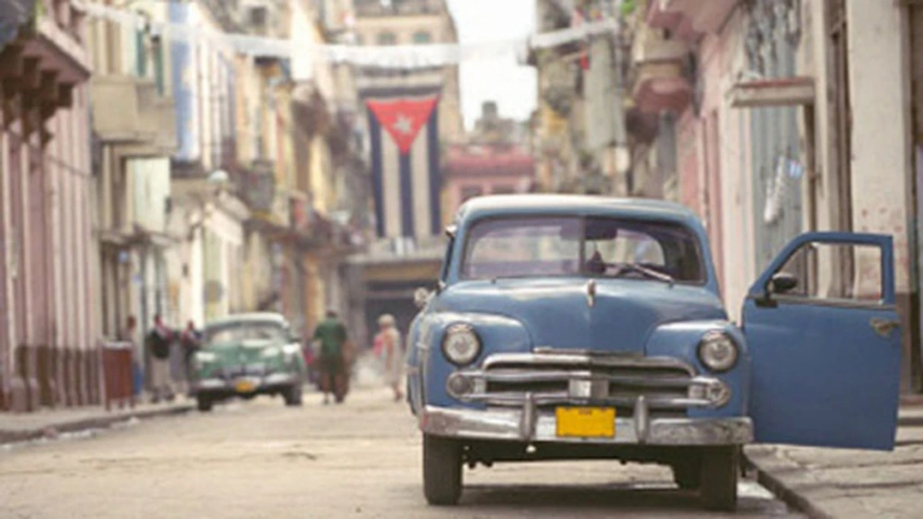Cuba autorizează accesul la Internet pe telefoanele mobile