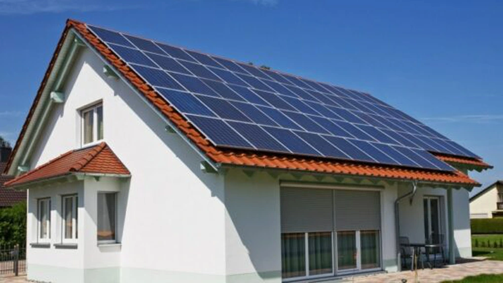 Programul prin care statul oferă bani celor care doresc să pună fotovoltaice acasă va demara în martie