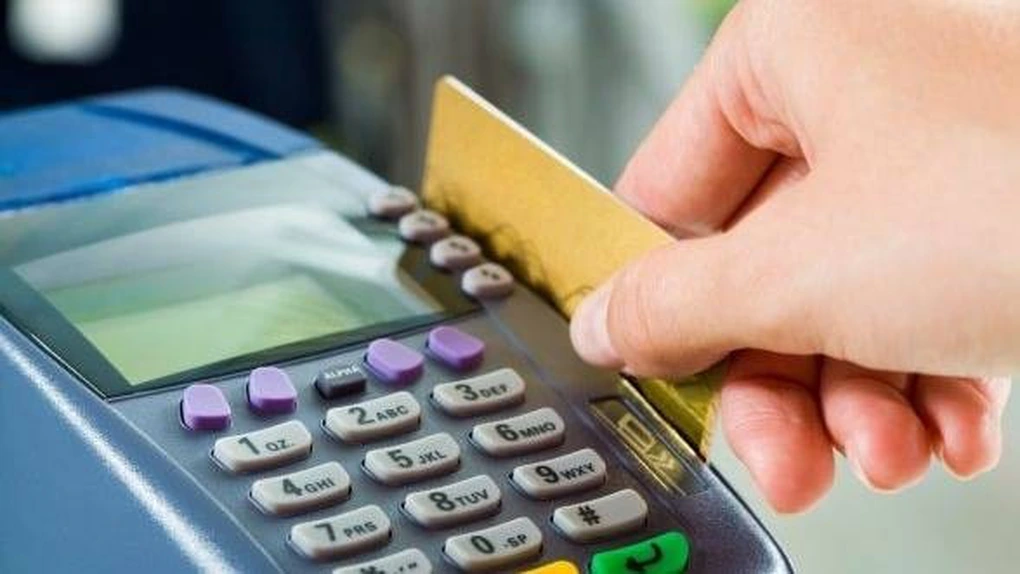 Visa şi Mastercard propun reducerea comisioanelor pentru a scăpa de amenzi