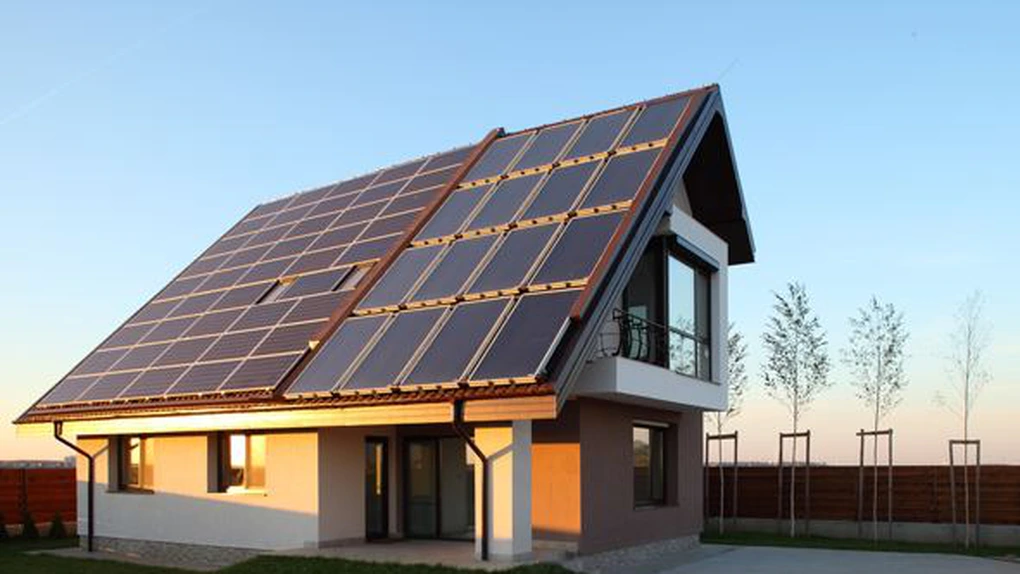 Statul a finanţat 44.000 de soluţii alternative de încălzire instalate în locuinţele românilor. Ghidul pentru panouri fotovoltaice tot nu e gata
