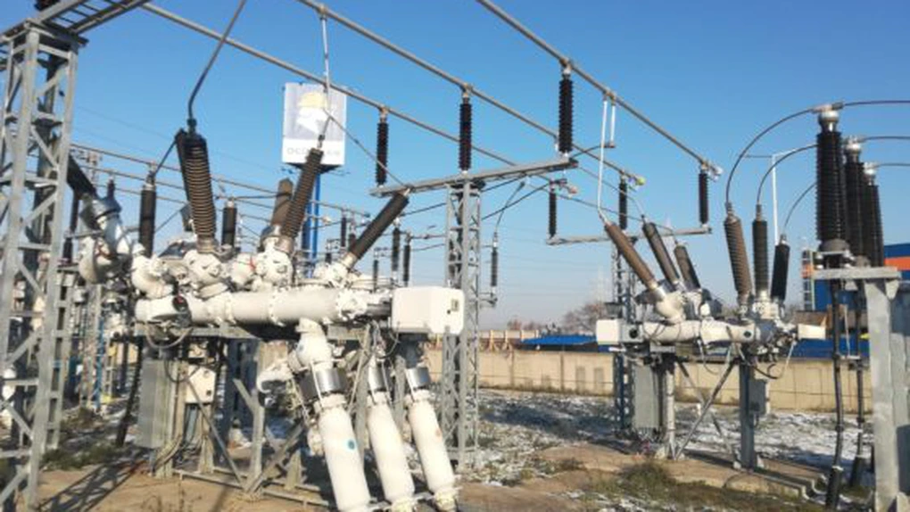 Ministerul Energiei: Numărul consumatorilor afectaţi de avariile produse la reţeaua de energie electrică, în scădere la 70.000
