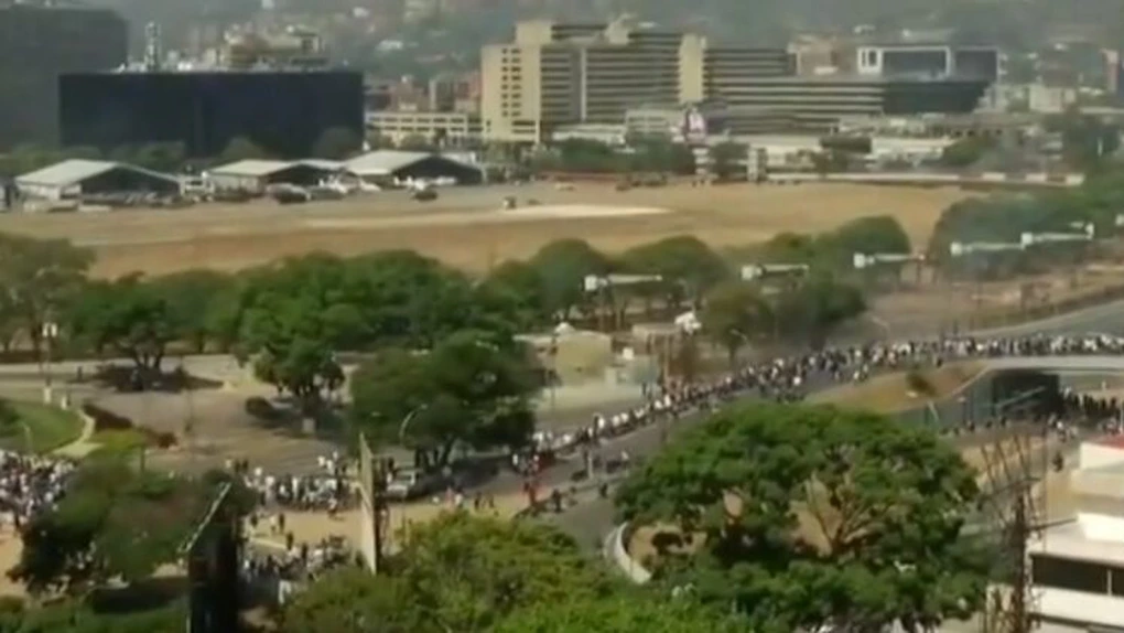 Trupe ale lui Maduro şi Guaido par a fi aproape de o confruntare la Caracas