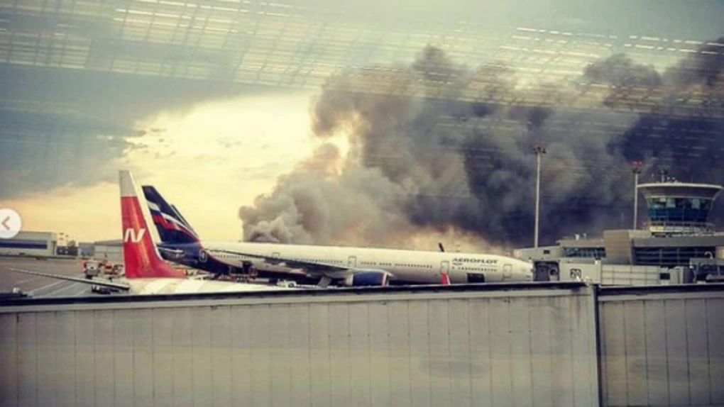 13 morţi după ce un avion de pasageri Suhoi a luat foc pe un aeroport din Moscova - VIDEO