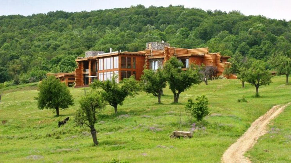 Exclusive Estate & Events încearcă iar să vândă vila de 2,5 mil. euro din Valea Buzăului